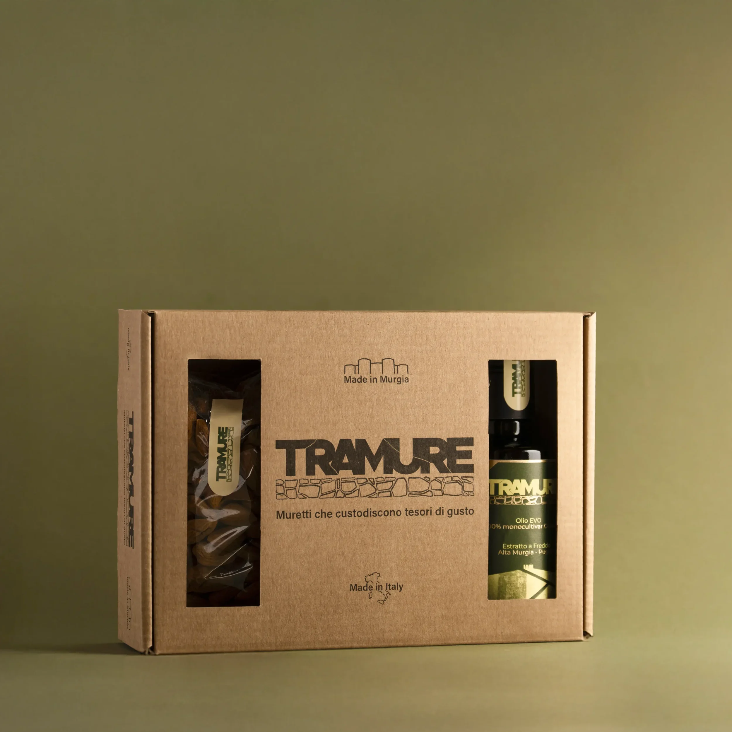 cofanetto con 2 pacchi di mandorle tramure da 200gr + 1 bottiglia di olio tramure da 250 ml